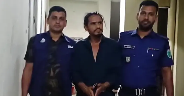 পুলিশি হেফাজতে আটক সন্ত্রাসী রিয়াজুল